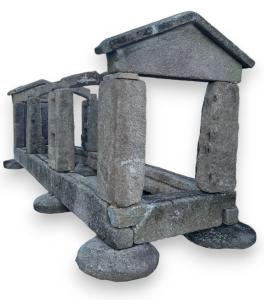 DARS688 - Antiker Horreo-Getreidespeicher aus Granit, Maße L 700 x H 235 x T 210 cm